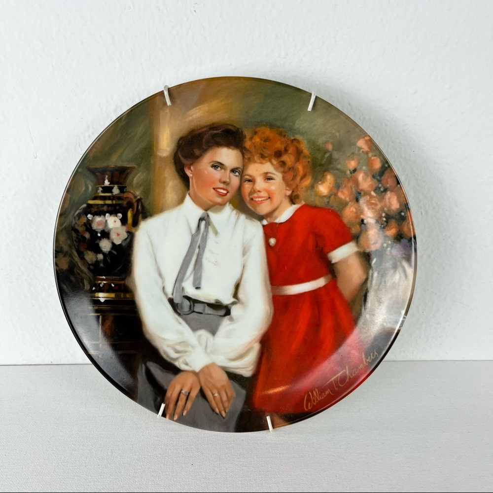 Vintage Annie & Grace collectors plate